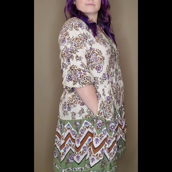 Boho Cream/purple floral v-neck quarter sleeve tiered shift dress with pockets - Picture 10 of 10